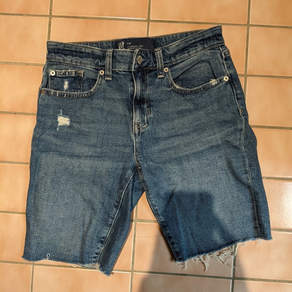 LIKE NEW - Gap Denim Jean Bermuda Shorts size 2/26